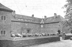 Tønsberg Navigasjonsskole med elever