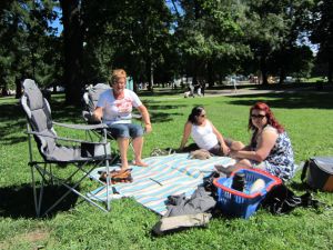2010 07 23 - Sofienbergparken i Oslo 2 - Inger Johanne, Sofia og Isabelle - resized Familiepicnic i Sofienbergparken i Oslo - Inger Johanne, Sofia og Isabelle
