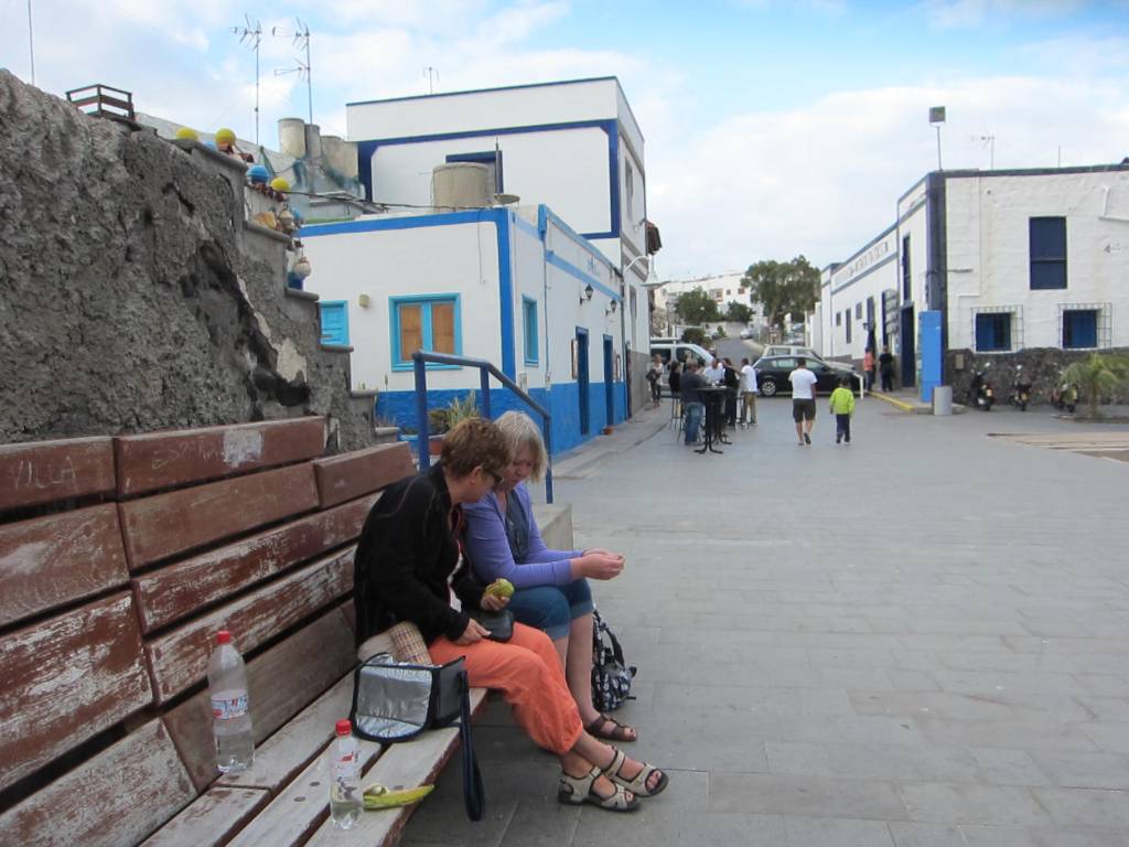 2011 02 12 - Gran Canaria (31) - Rast i Agaete Rast i Agaete - Inger Johanne og Gro