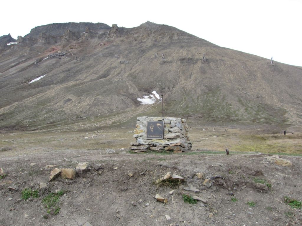 Minnetavlen over han som stiftet Longyear City