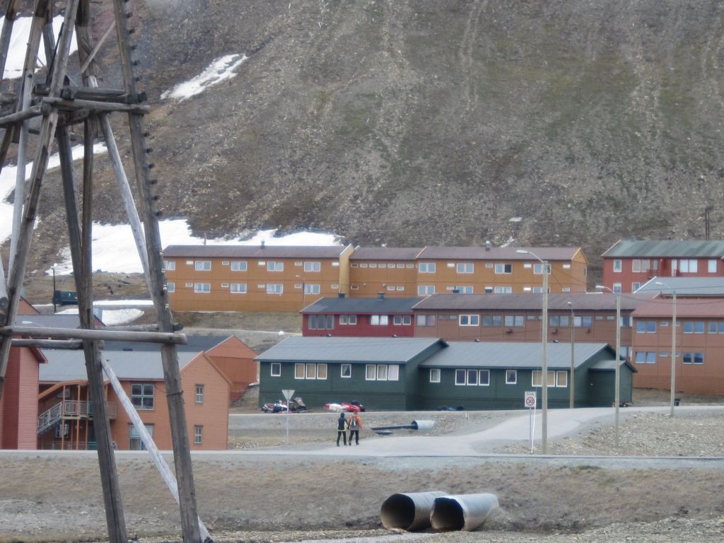 Sofias leilighet i det gule huset inntil foten av fjellet Sukkertoppen.