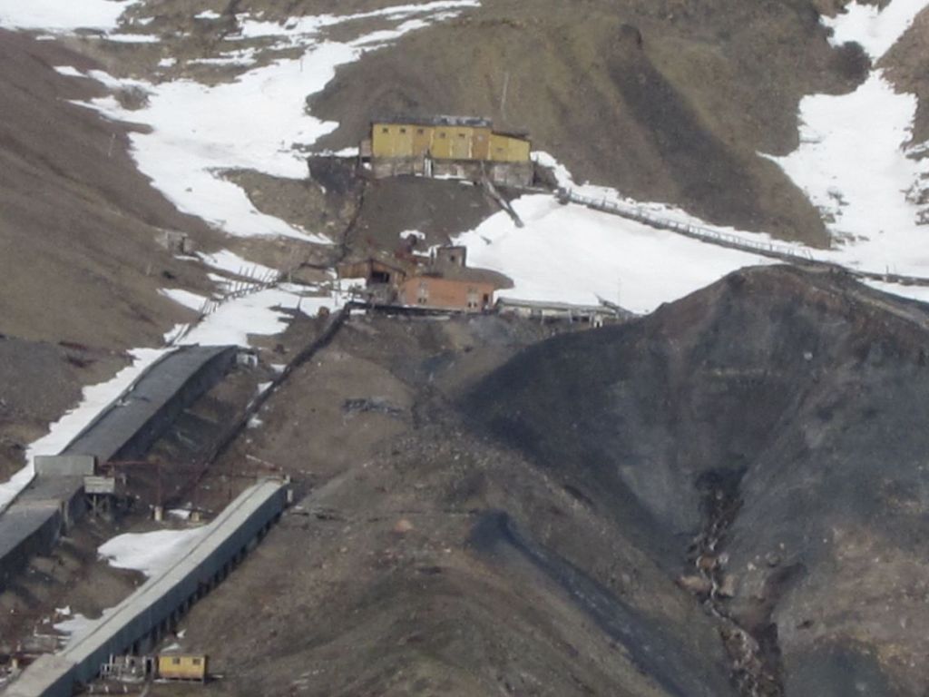 Pyramiden på Svalbard: Den siste gruva i Pyramiden oppe i fjellsiden (foto Terje Rønning).