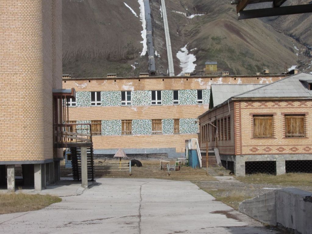 Pyramiden på Svalbard: Det er lagt mye arbeid i utvendig dekorasjon (foto Terje Rønning).