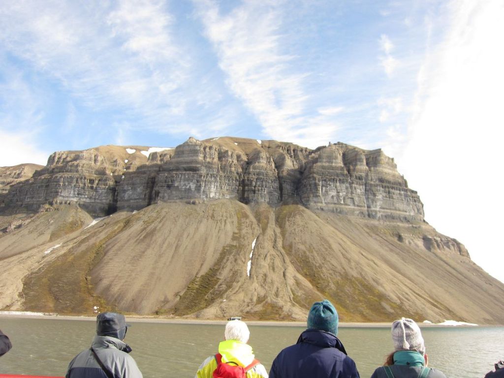 Billefjorden på Svalbard: Fjellformasjoner som trekker til seg oppmerksomheten vår (foto Terje Rønning)