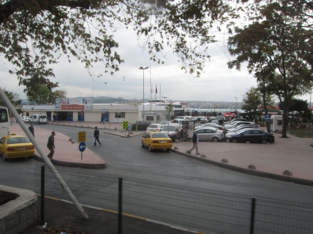2011 10 12 - (61) - Istanbul - Kabatas, trikkens endestasjon (kopi)